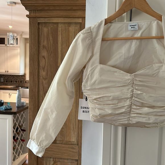 Aritzia Sunday best Giselle top in petal xs puff sleeve blouse - Picture 3 of 11